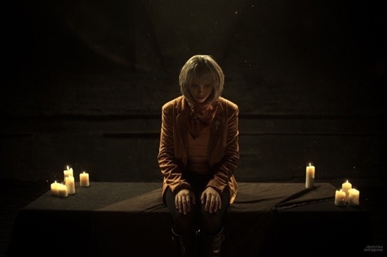 俄妹COS《生化4RE》阿什莉 被邪教徒抓走任由擺布